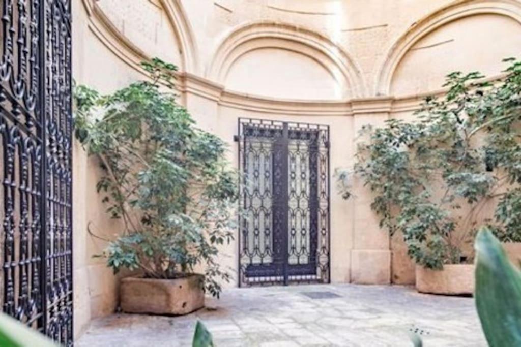 Casa Vacanze De Mari Lecce Exterior photo